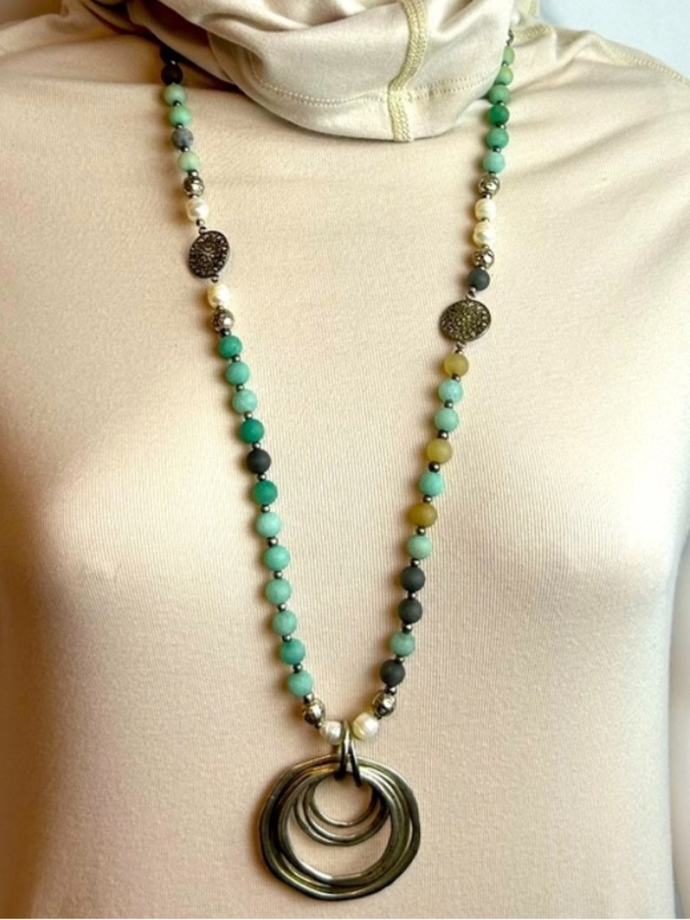 Turquoise Blue Beaded Silver Tone Ring Pendant Statement Necklace - Picture 2 of 4